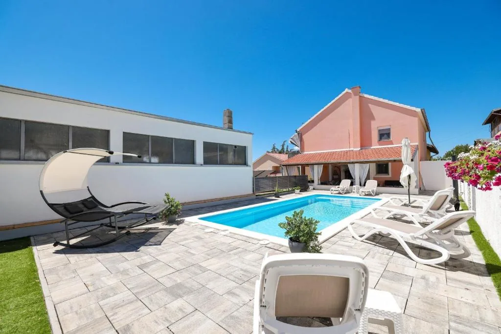 2BR Family Apartment Sukošan with pool
