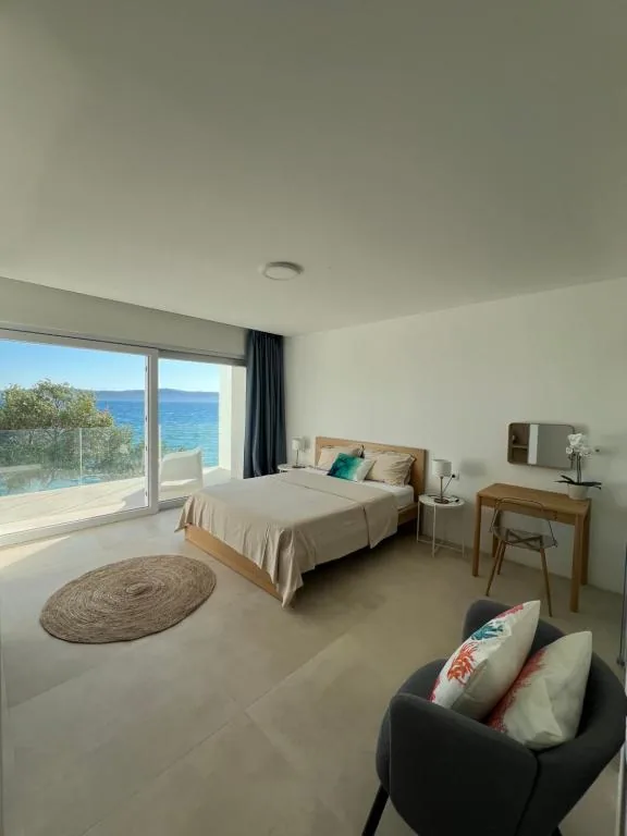 Family Beachfront Apartment Bibinje